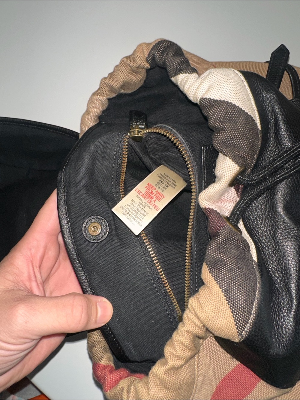 Burberry Men's Black Leather Backpack - Picture 6 of 8